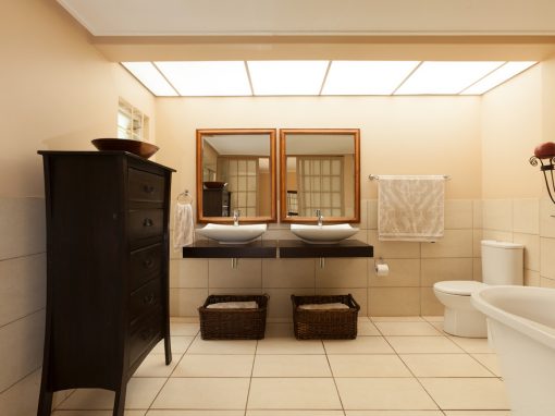 17 Cato Road Main Bathroom